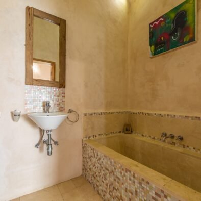 Bathroom with bathtub at Riad Casa Luna in Tarifa