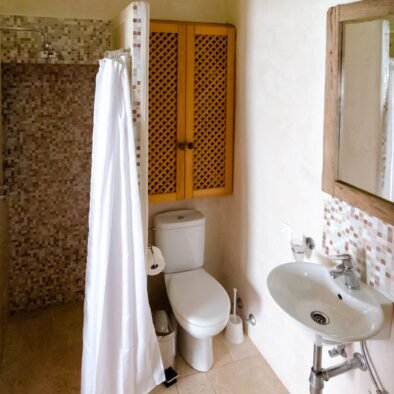 Bathroom with shower at Riad Casa Luna in Tarifa