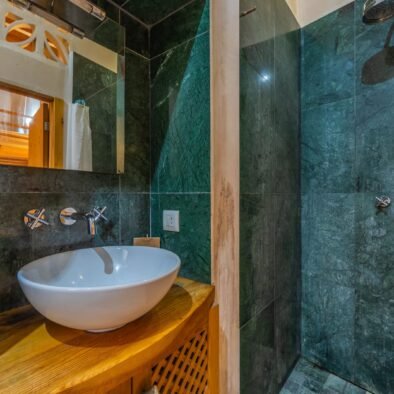 Bathroom with walk-in shower at Riad Casa Luna