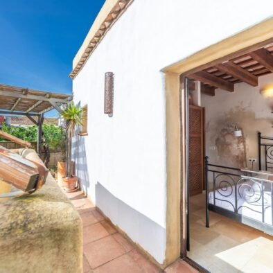 Bedroom 2 with terrace access at Riad Casa Luna