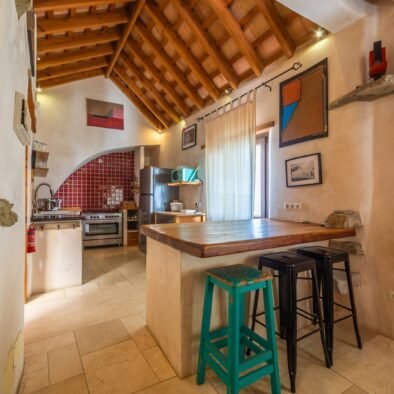 Kitchen with breakfast bar at Riad Casa Luna in Tarifa