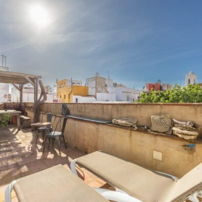 Tarifa Apartments with terrace -Sun loungers on the terrace at Riad Casa Luna