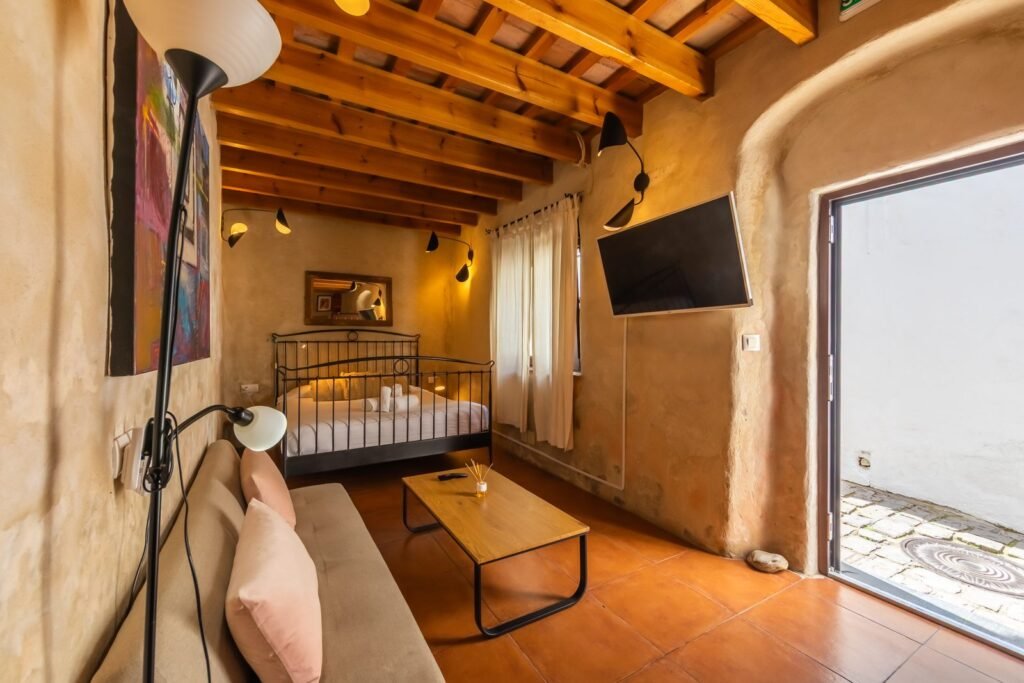 Bedroom and living area at Night Wave Studio in Tarifa