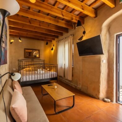 Bedroom and living area at Night Wave Studio in Tarifa