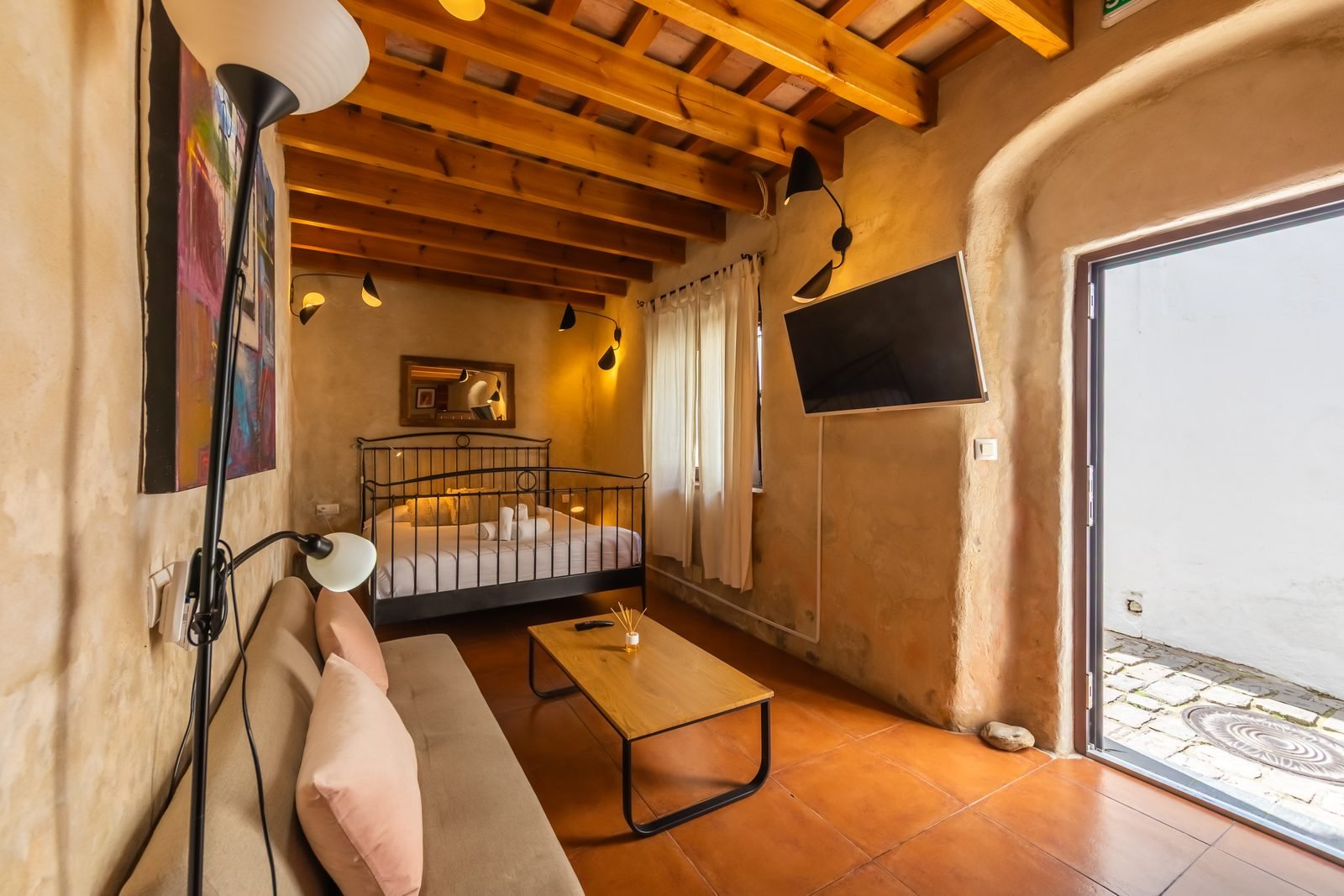Bedroom and living area at Night Wave Studio in Tarifa